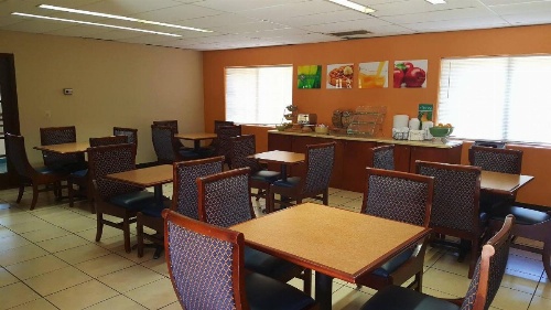 Travelodge by Wyndham Tucson Airport image 32